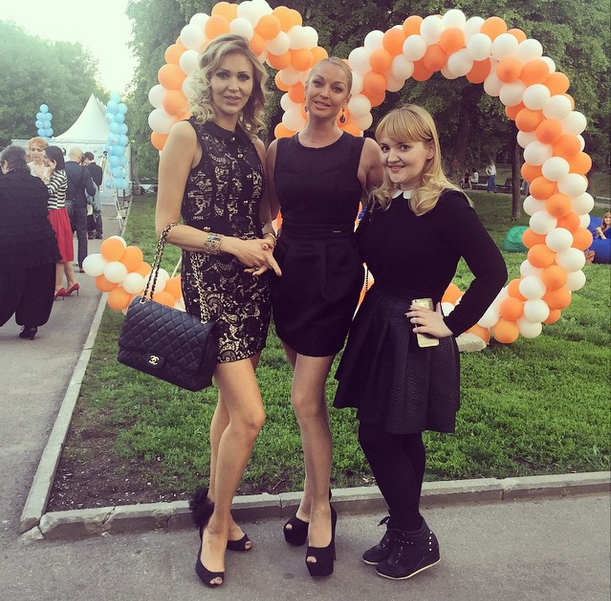 Фото Анастасии Волочковой с подругами 2015 на празднике "Комсомольской правды"