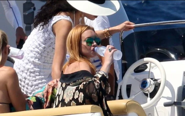 Линдси Лохан в Сардинии, фото во время прогулки на яхте