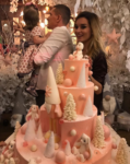 Праздничный торт на дне рождения дочери Ксении Бородиной и Курбана Омарова Теи. Тея на руках у Курбана, фото из Инстаграма Бородиной