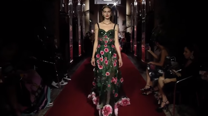 Показ весенне-летней коллекции 2018 Dolce & Gabbana в Милане, видео